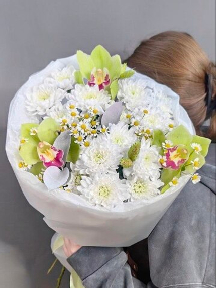 Авторский букет с фисташковыми орхидеями