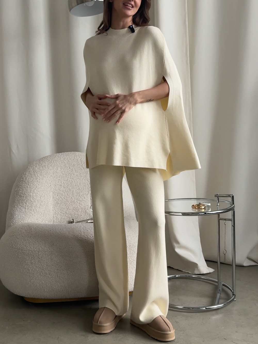 Комплект вязаный, брюки и пончо с нарукавниками