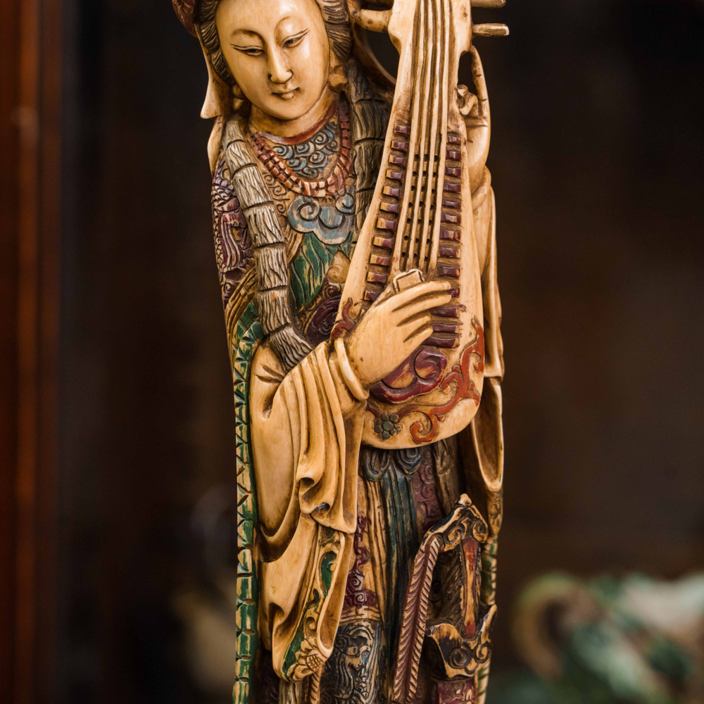 «Императрица играющая на пипе» — символизирует власть, гармонию, красоту и искусство