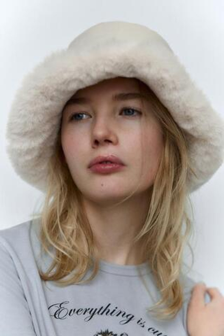 ZARA НЕПРОМОКАЕМАЯ СТЕГАНАЯ ШЛЯПА, ЭКРЮ