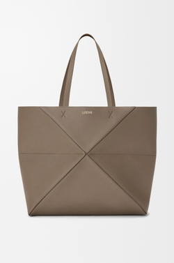 Loewe Большая сумка-тоут Puzzle Fold из мягкой зернистой телячьей кожи, серо-коричневый