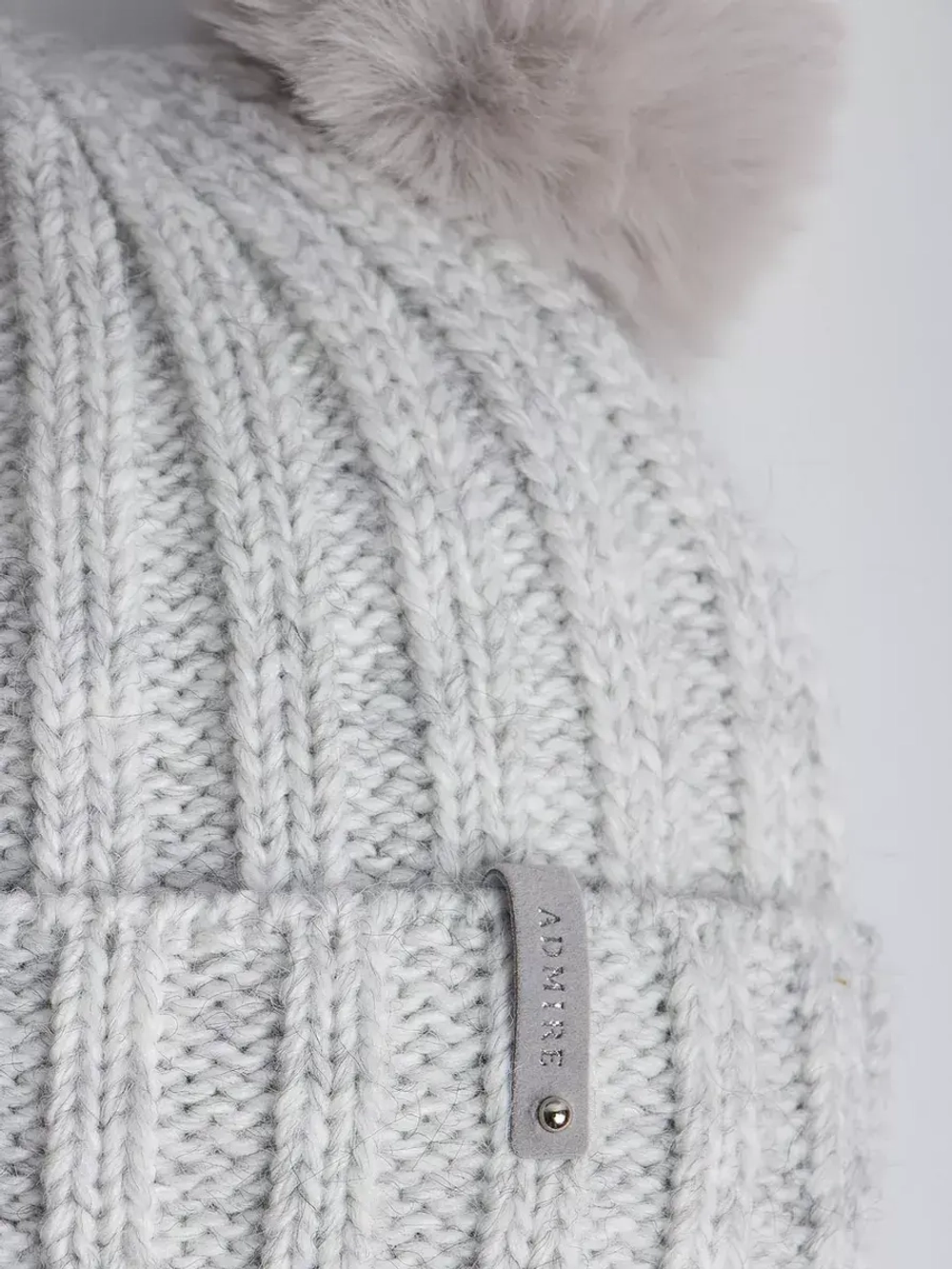 Шапка детская вязаная с помпонами и снуд