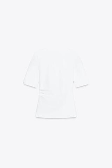ZARA ФУТБОЛКА ИНТЕРЛОК СО СБОРКАМИ, БЕЛЫЙ