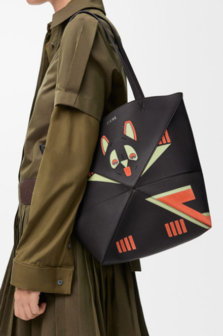 Loewe Сумка-тоут среднего размера Futurist Cat Puzzle Fold из телячьей кожи наппа, темно-серый