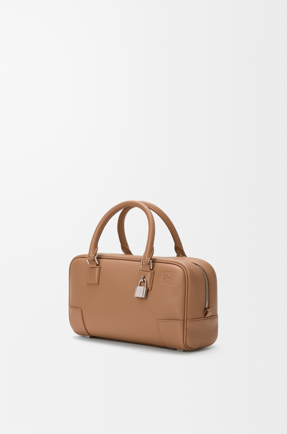 Loewe Сумка Amazona 23 из мягкой зернистой телячьей кожи, мокко