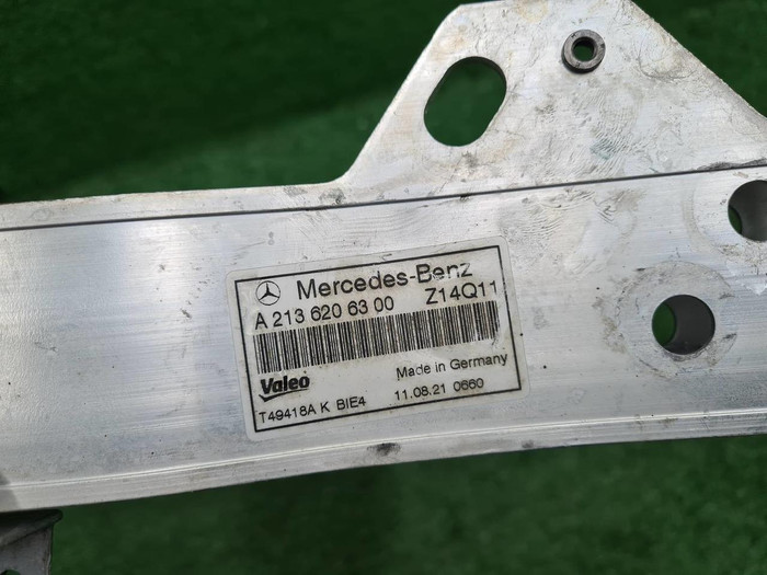 Кронштейн передней панели Mercedes E W213 (16-23)