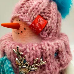 Игрушка интерьерная «Снеговик Розочка» ручной работы / 25 см