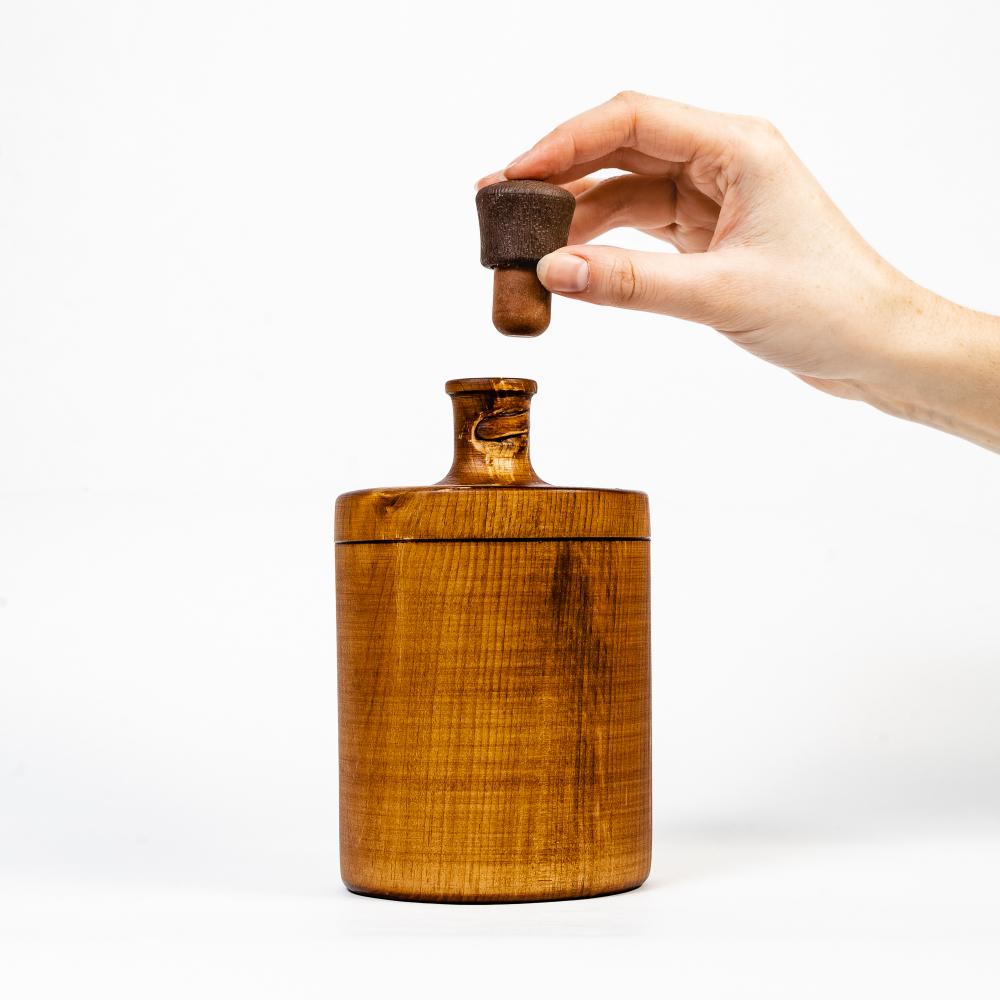 Деревянный сосуд (фляжка) для жидкости из сибирского кедра GR6