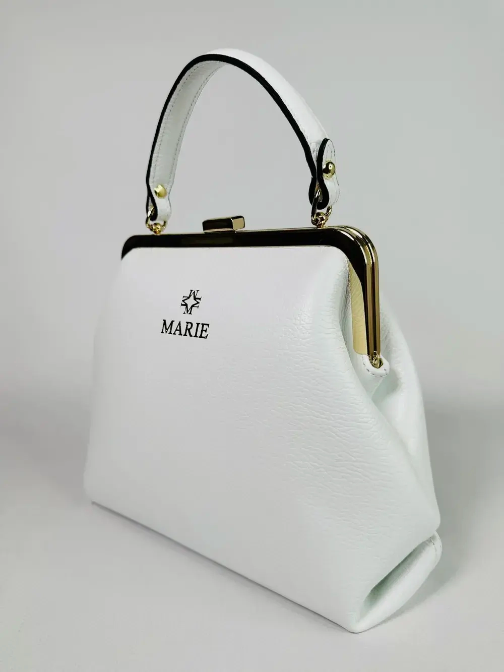 Женская кросс-боди сумка с фермуаром натуральная кожа белая