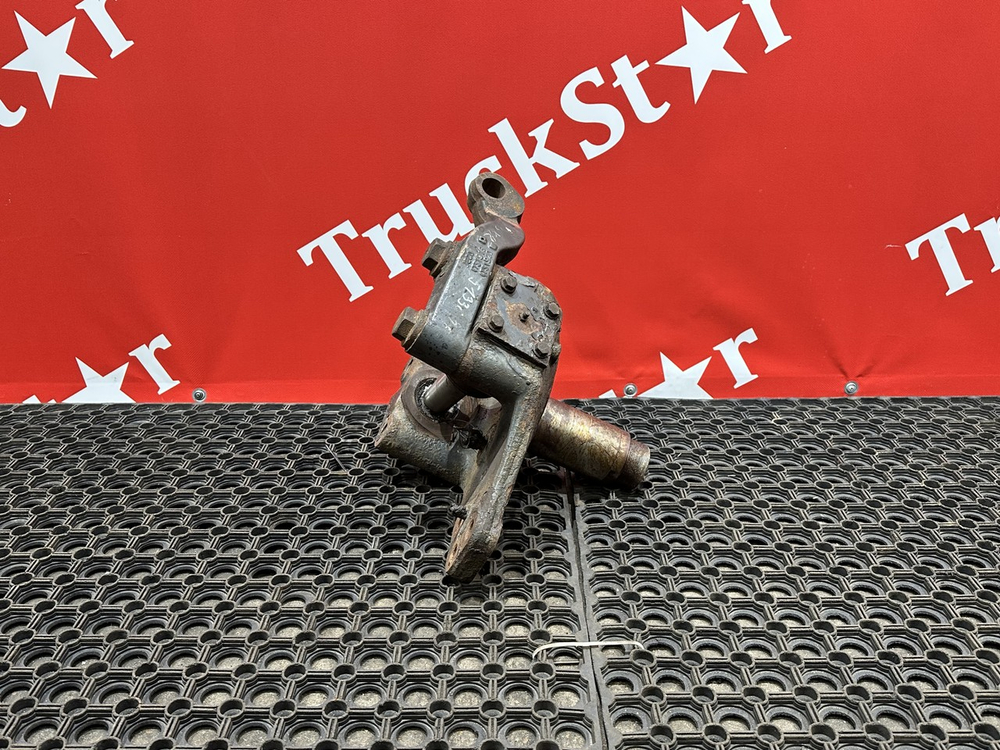 Кулак поворотный правый