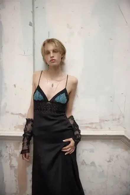 ZARA ПЛАТЬЕ С КОНТРАСТНОЙ ВЫШИВКОЙ И БУСИНАМИ, ЧЕРНЫЙ