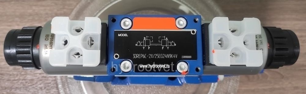 4WRZ10W8-50-7X/6EG24N9ETK4/D3V - Пропорциональный распределитель Ду10 без усилителя, номинальный расход 50 л/мин, схема W8, каналы управления ET - X и Y - внутренние