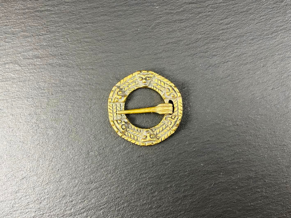 Фибула. Исландия 9-10 в. (замкнутая)