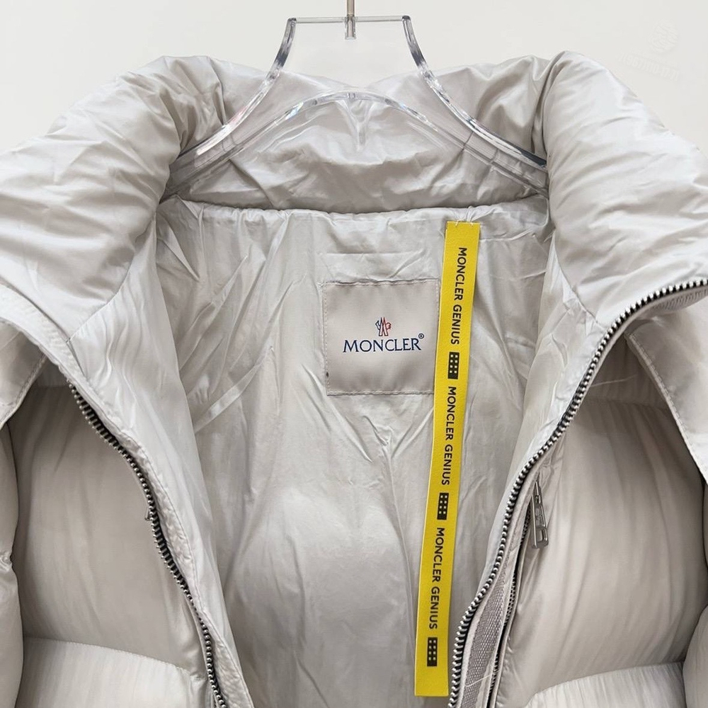 Пуховик Moncler