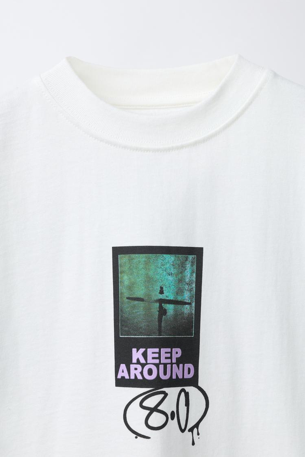 ZARA ФУТБОЛКА С ПРИНТОМ ГРАФФИТИ, БЕЛЫЙ