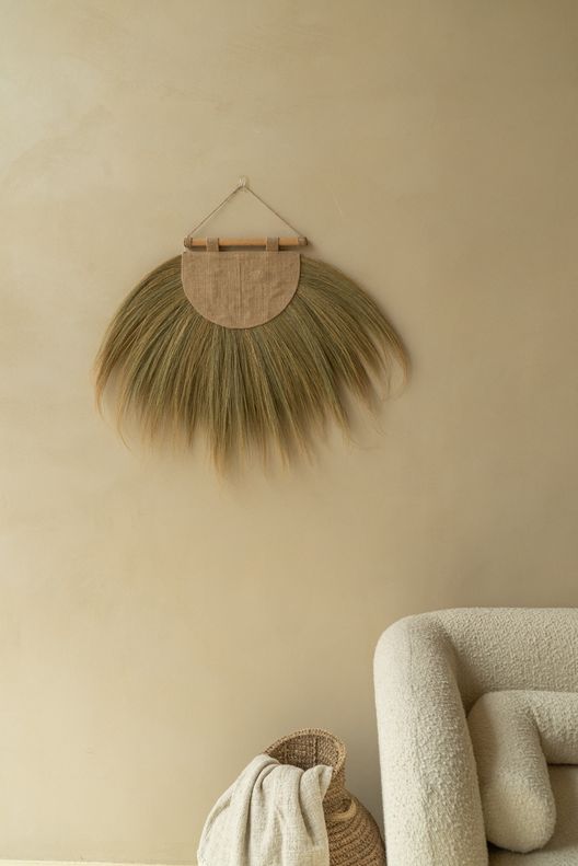 Украшение на стену с деталью из ткани и декором из травы / Bohemian Lovers