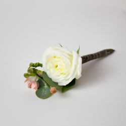 Бутаньерка жениха 1 роза