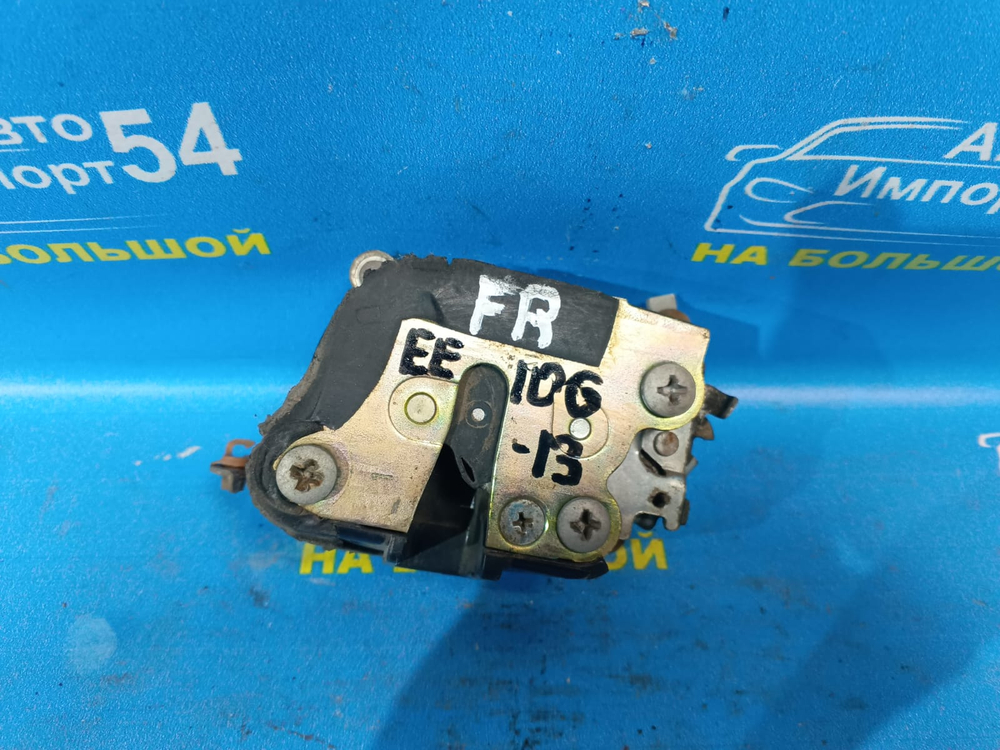 Замок двери передней правой TOYOTA COROLLA 1993