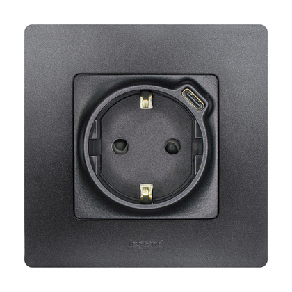 Розетка с заземлением с USB тип C со шторками 16А 250В 1500мА 7,5Вт антрацит ETIKA Legrand
