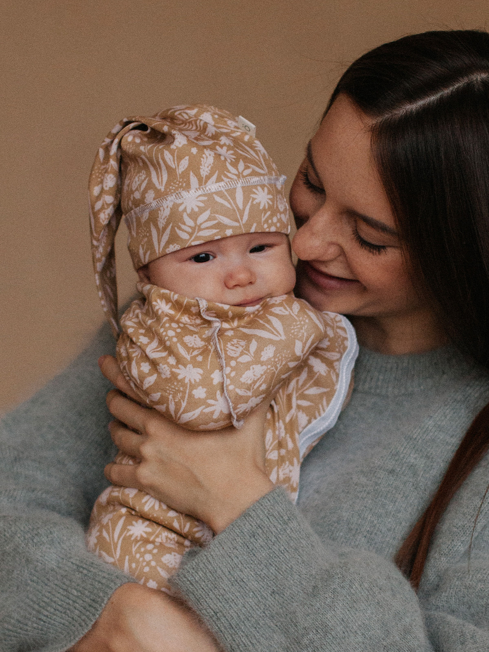 Шапочка Mjölk Caramel Flowers