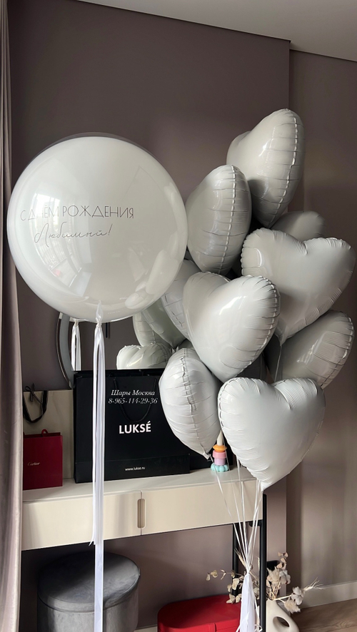 Большой воздушный шар с сердечками