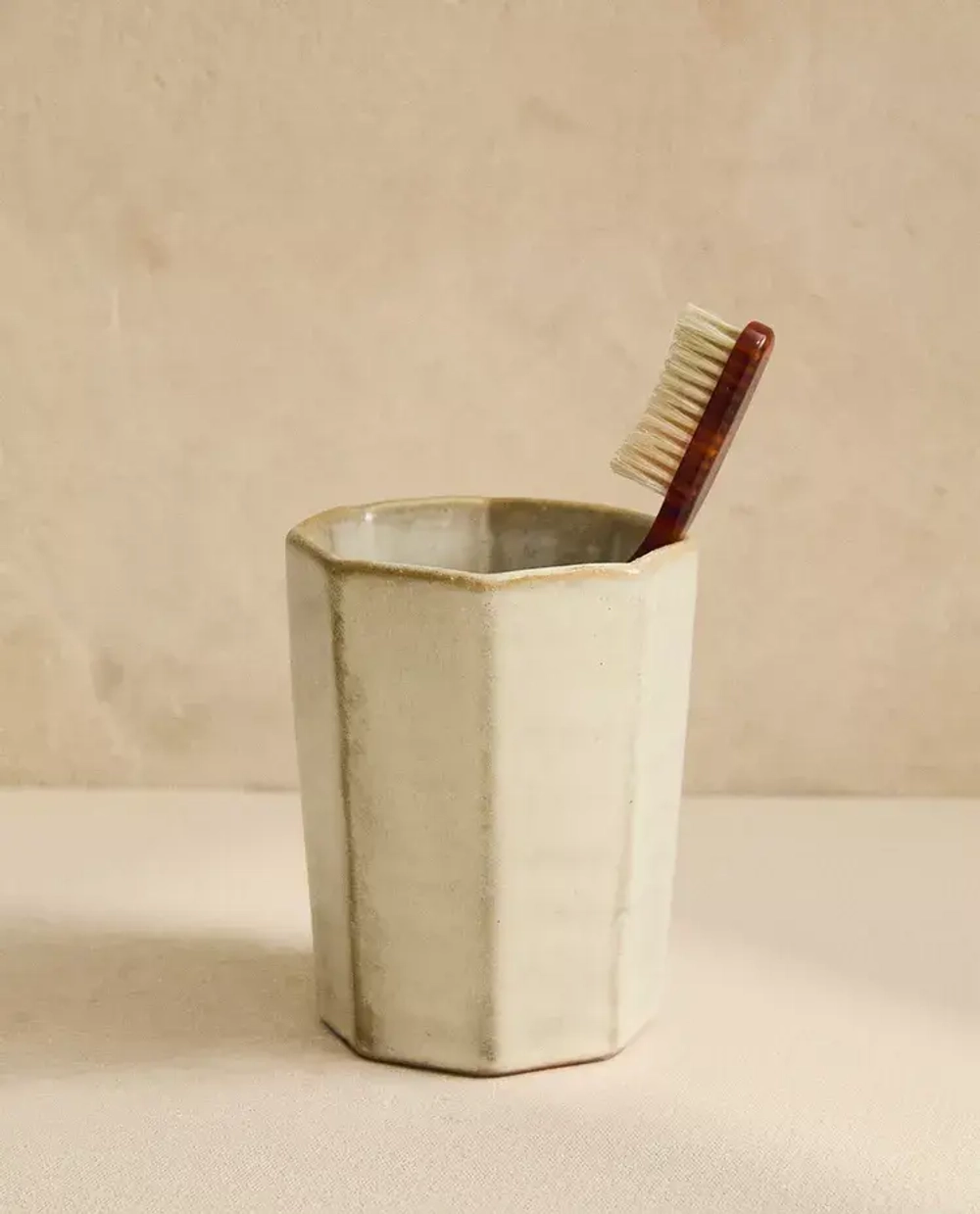 ZARA HOME СТАКАН ДЛЯ ЗУБНЫХ ЩЕТОК В СТИЛЕ РУСТИК, СЕРЫЙ