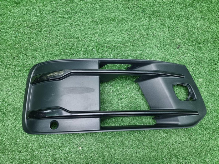 Накладка переднего бампера правая Audi Q7 2 15-19