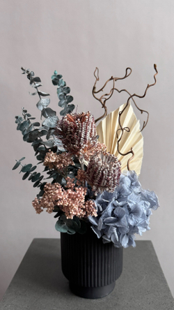 Композиция в кашпо Корилус