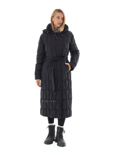 Длинный черный пуховик с поясом