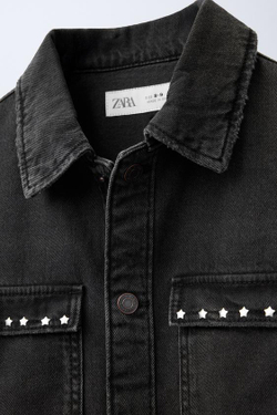 ZARA ДЖИНСОВАЯ РУБАШКА С ЗАКЛЕПКАМИ «ЗВЕЗДЫ», СЕРЫЙ