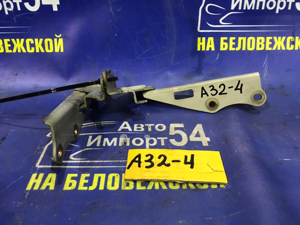 Петля капота правая NISSAN CEFIRO 1996