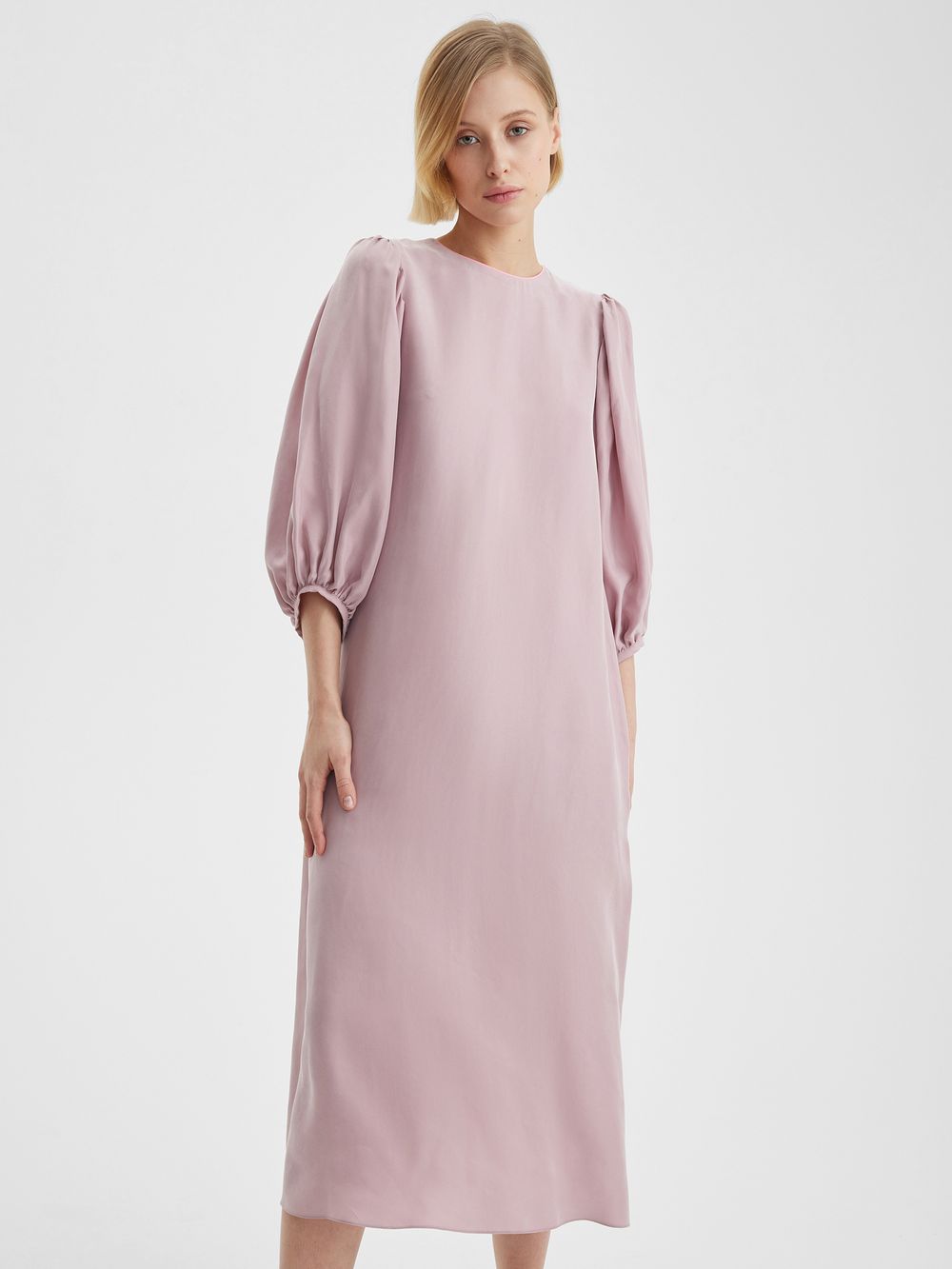 Платье с пышными рукавами цвета пудры