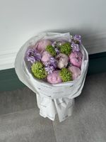 Букет сборный из пионов, вибурнума и маттиолы