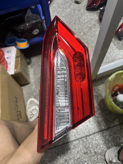 Задний левый или правый фонарь (Tail light) Toyota Camry оригинал
