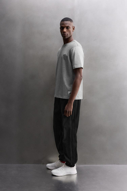 ZARA ФУТБОЛКА КОЛОР-БЛОК С ВЫШИВКОЙ, СЕРЫЙ МЕЛАНЖ