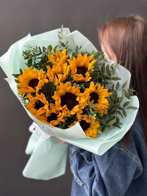 Букет из подсолнухов "Morning Glow"