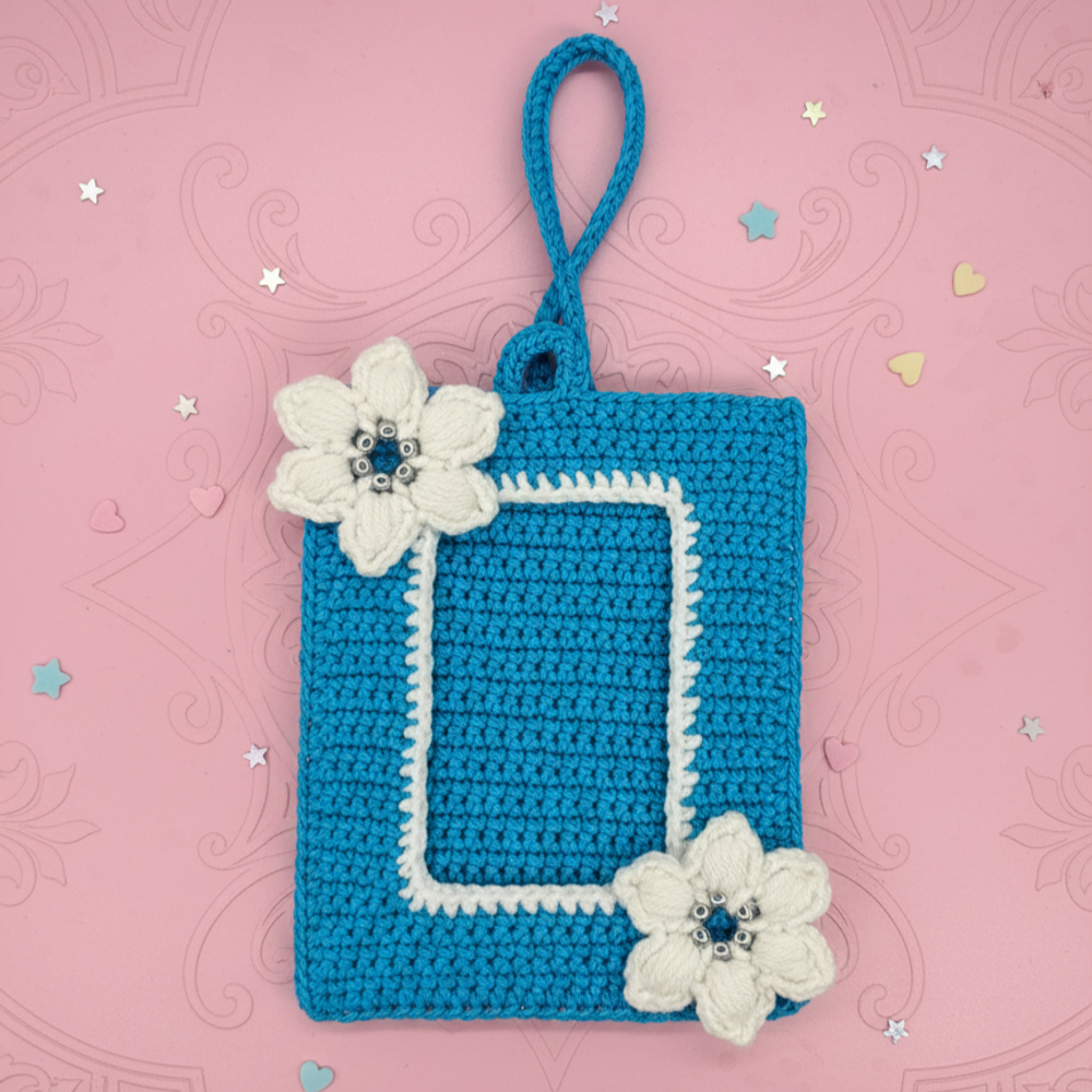 Картхолдер (вязаный) голубой с цветочками
