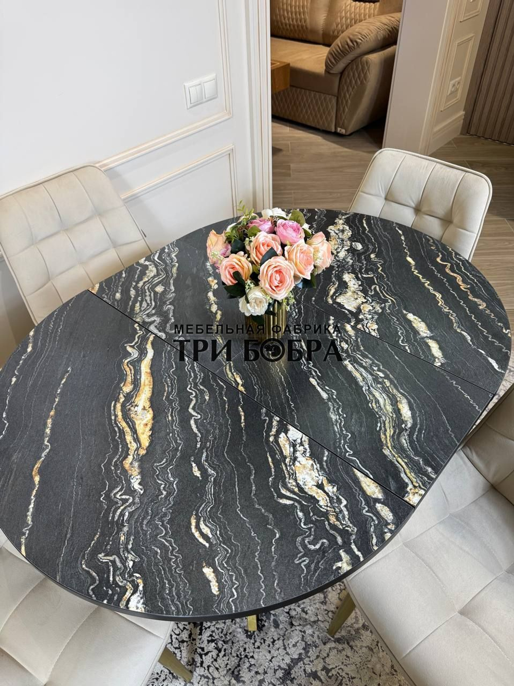 Круглый раздвижной стол "Лофт", луанда и стулья "Бостон" бежевые