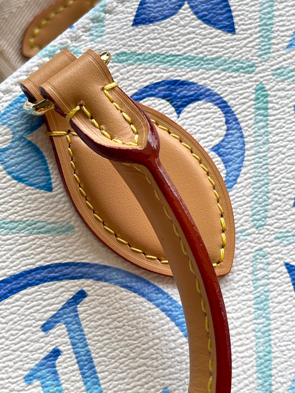 Louis Vuitton Onthego East West