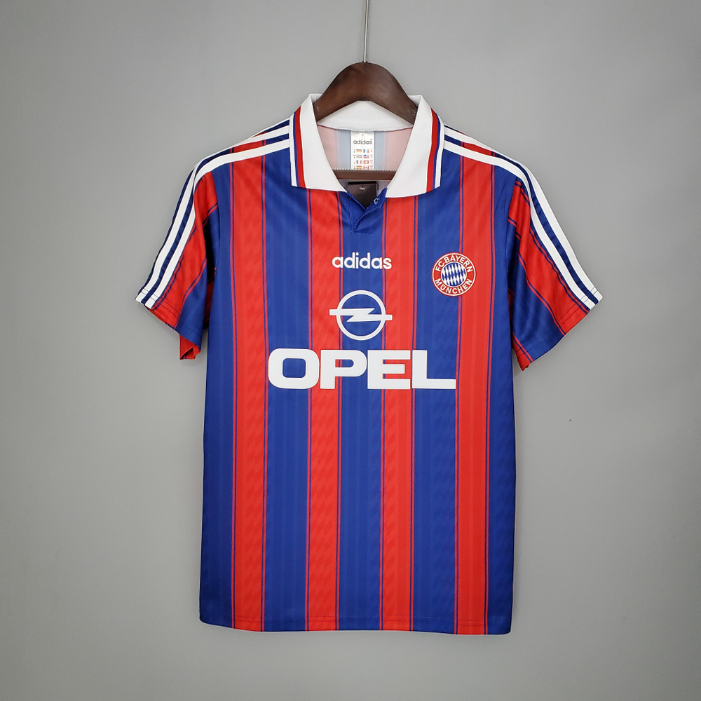 Футбольная ретро-форма "Баварии Мюнхен" сезона 95/97