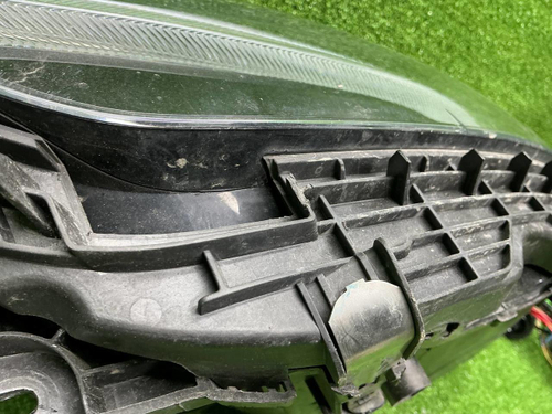 Фара левая Volvo XC60 2 (2021-2025) LED