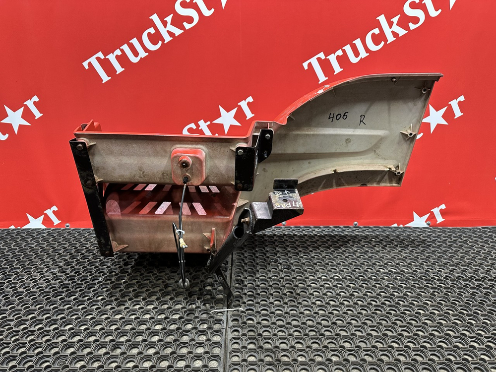 Корпус подножек правый 2022г.