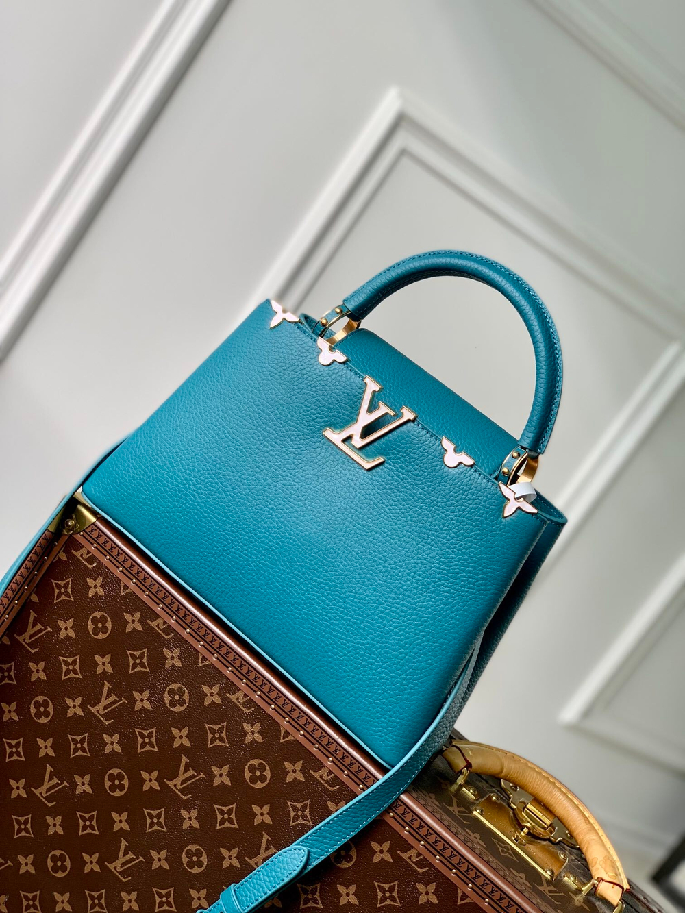 Louis Vuitton Capucines MM