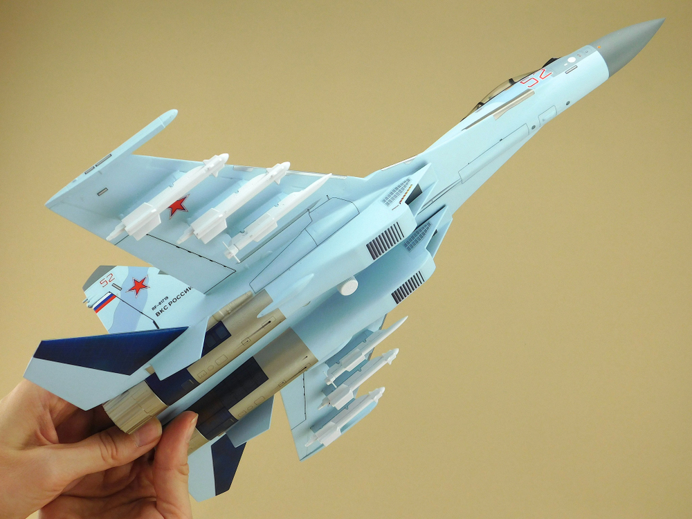 Модель самолета Су-35С (М1:48 ВКС России, RF-81719, 52, Камуфляж голубой)