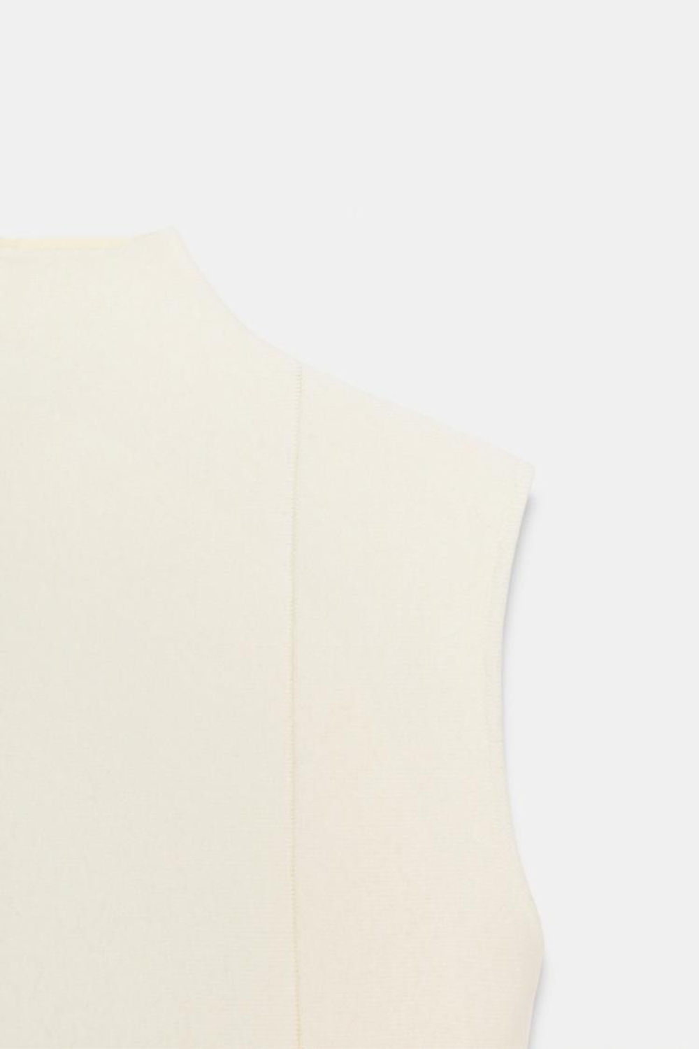 ZARA ТРИКОТАЖНЫЙ ТОП С БАСКОЙ, ЭКРЮ