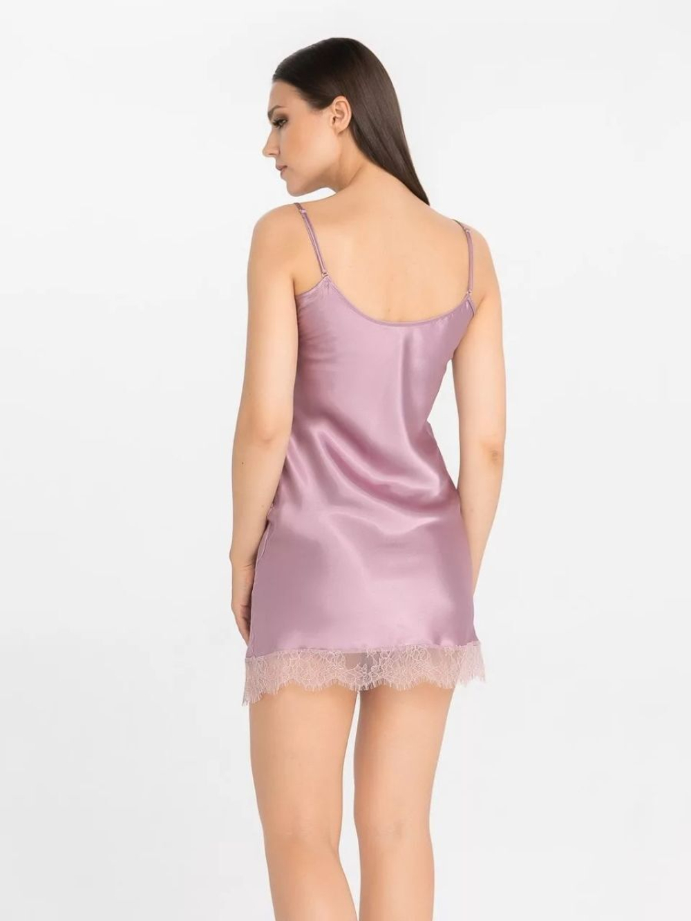 Короткая сорочка на узких бретелях из искусственного шелка