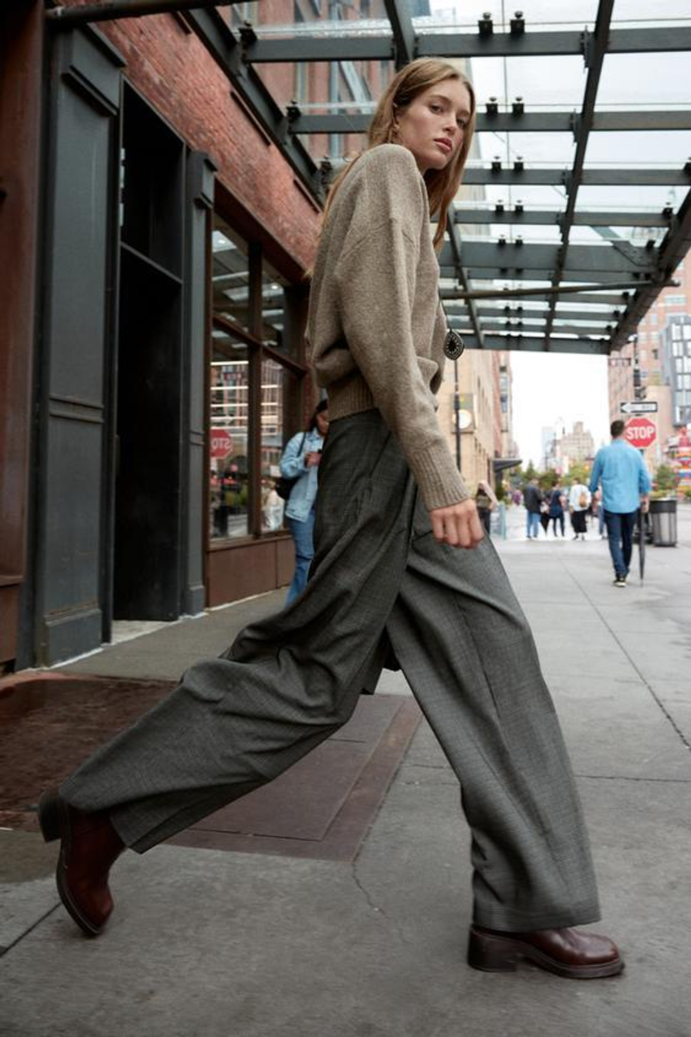 ZARA ШИРОКИЕ БРЮКИ С ЗАЩИПАМИ, ЧЕРНЫЙ/ЭКРЮ