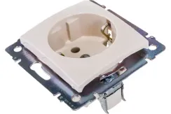 Розетка Legrand Valena с заземлением слоновая кость 04180