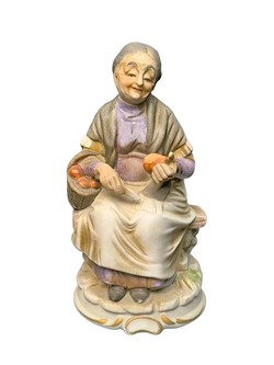Статуэтка "Старушка с фруктами" Capodimonte