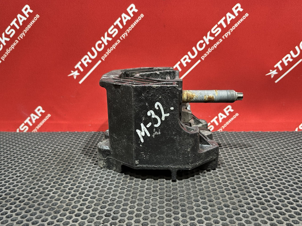 Подушка двигателя передняя